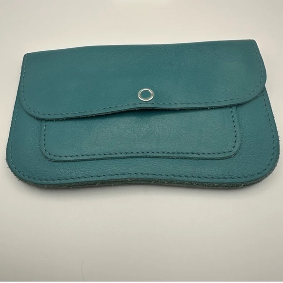 Leather Keecie wallet with a silkscreen of a cat chasing a bird on the inside - Picture 5 of 16